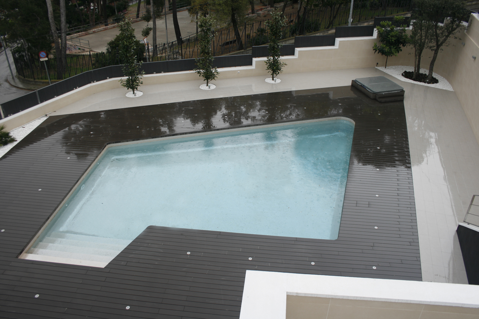 rehabilitacion integral de casa con terraza y piscina